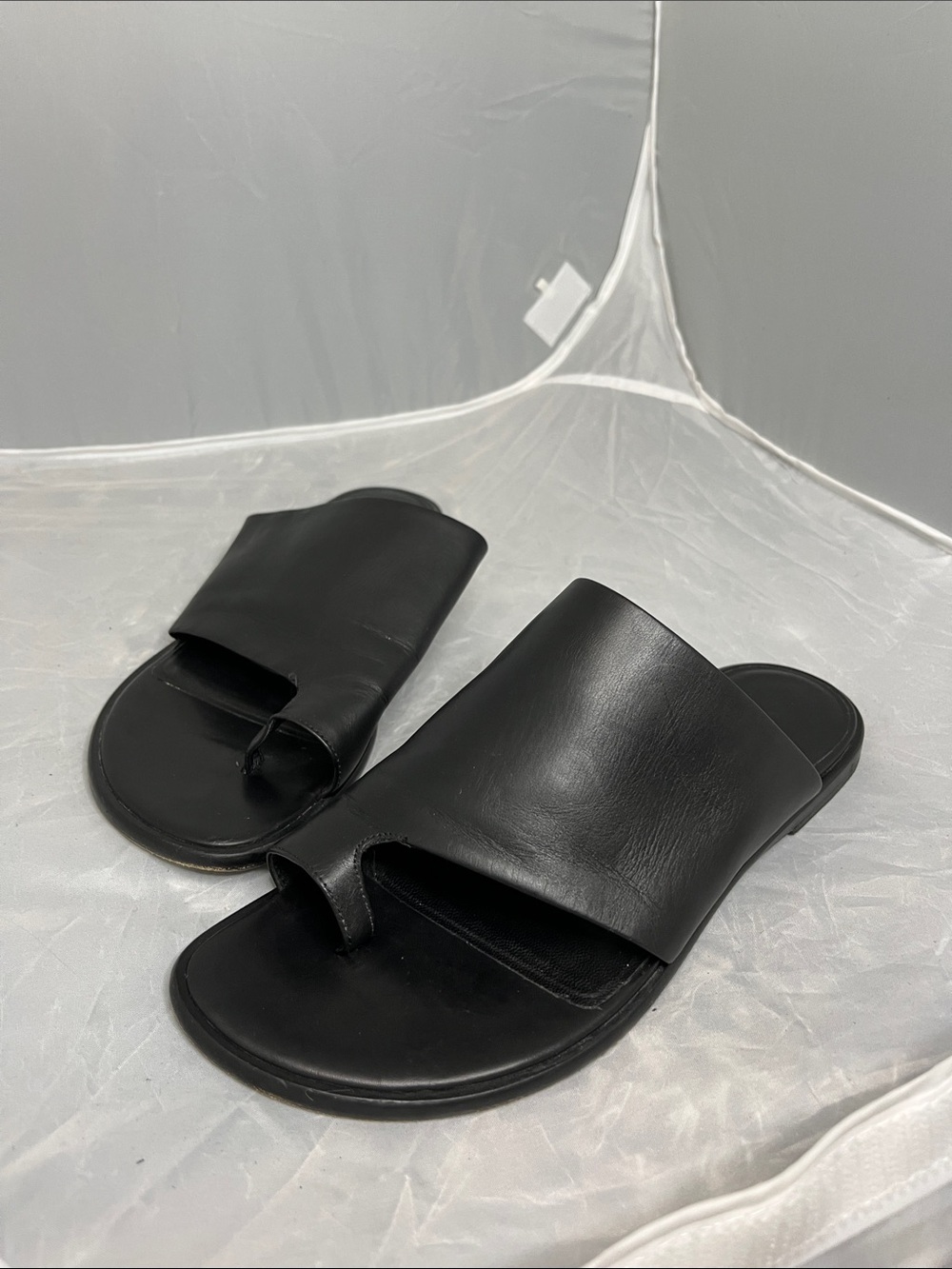 Vince Edris Black Leather Toe-Loop Slide Sandals - Size 7 / EU 37